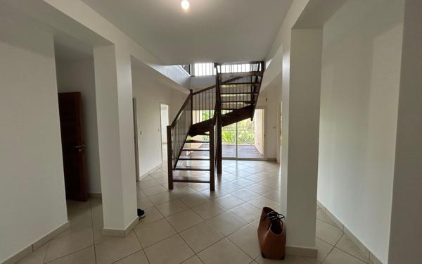 Appartement à vendre    4 pièces • 242 m2 Saint-Pierre