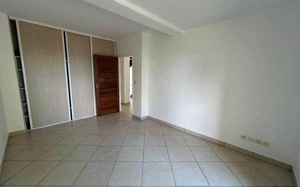 Appartement à vendre    4 pièces • 242 m2 Saint-Pierre