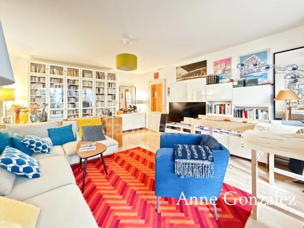 ORLEANS CENTRE derrière la médiathèque et proche de la gara à vendre el appartement T3 avec terrasse, jardin privatif clos et arboré et une place de parking sécurisé