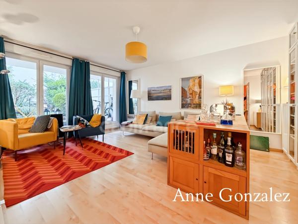 ORLEANS CENTRE derrière la médiathèque et proche de la gara à vendre el appartement T3 avec terrasse, jardin privatif clos et arboré et une place de parking sécurisé