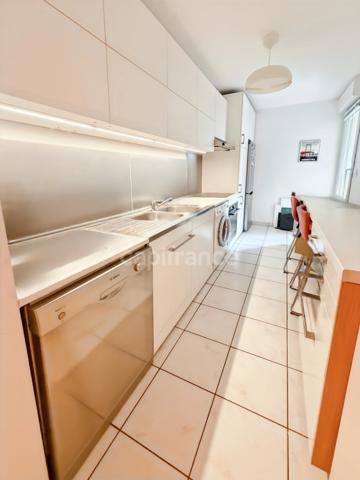 ORLEANS CENTRE derrière la médiathèque et proche de la gara à vendre el appartement T3 avec terrasse, jardin privatif clos et arboré et une place de parking sécurisé