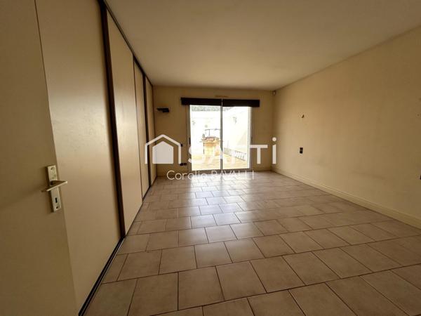 Maison plain-pied au calme quartier Saint -Cybard avec plusieurs places de stationnement privées