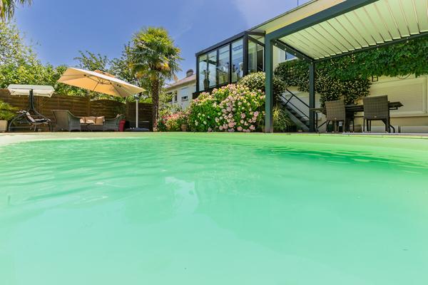 Maison d'architecte avec piscine , Verrières-le-Buisson , DPE C, pompe à chaleur, Isolation intérieur et exterieur,  TRÈS bon état