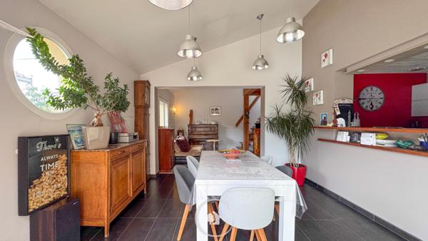 Cestas (33610) MAISON FAMILIALE 220 M2 - PISCINE - DEPENDANCE - GARAGE