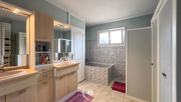 Cestas (33610) MAISON FAMILIALE 220 M2 - PISCINE - DEPENDANCE - GARAGE