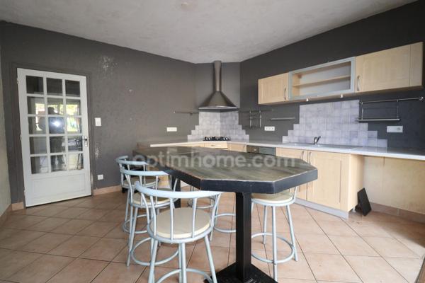 MAISON DE CENTRE VILLE DE 134 M² - 4 CHAMBRES - GARAGE - Jardin 160 m² - LE DORAT 87210