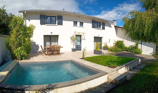 Maison 100m² Terrain 370m² Dépendance piscine