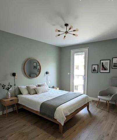 T4 refait à neuf dernier  étage garage balcon cave