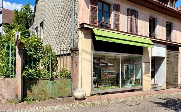 Schirmeck centre-ville - ensemble immobilier avec local commercial - garage, remise et jardin