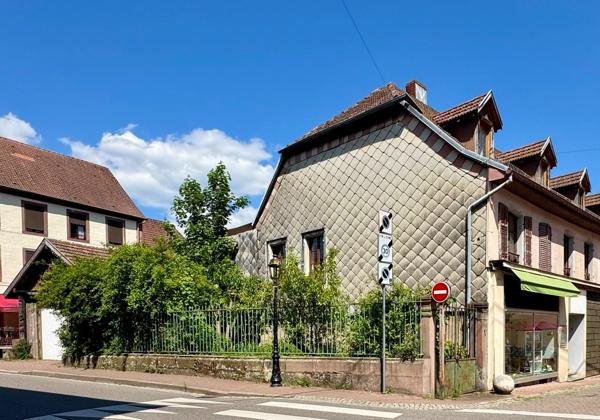 Schirmeck centre-ville - ensemble immobilier avec local commercial - garage, remise et jardin