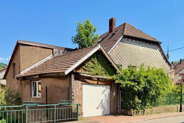 Schirmeck centre-ville - ensemble immobilier avec local commercial - garage, remise et jardin