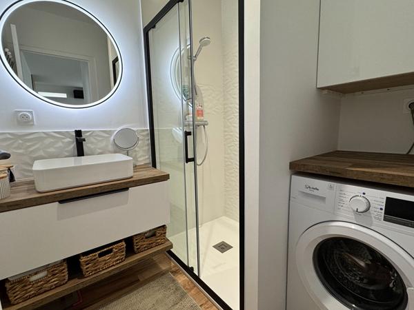 Vente
                Appartement56,81 m² - 3 Pièces -
                    ROYAN (17200)