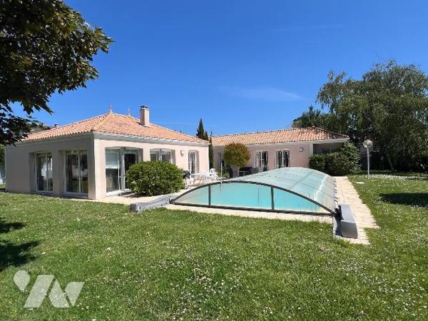 A VENDRE - LA BAULE - QUARTIER BAS GUEZY - BELLE MAISON DE PLAIN PIED AVEC PISCINE.
Dans secte...