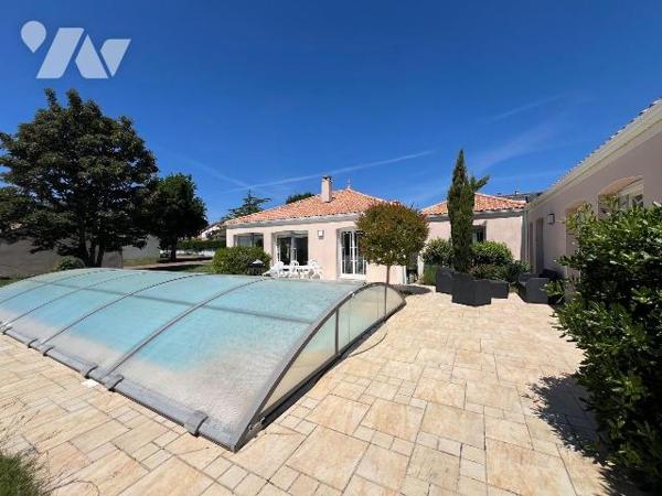 A VENDRE - LA BAULE - QUARTIER BAS GUEZY - BELLE MAISON DE PLAIN PIED AVEC PISCINE.
Dans secte...