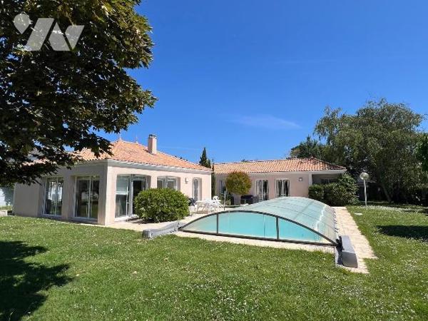 A VENDRE - LA BAULE - QUARTIER BAS GUEZY - BELLE MAISON DE PLAIN PIED AVEC PISCINE.
Dans secte...
