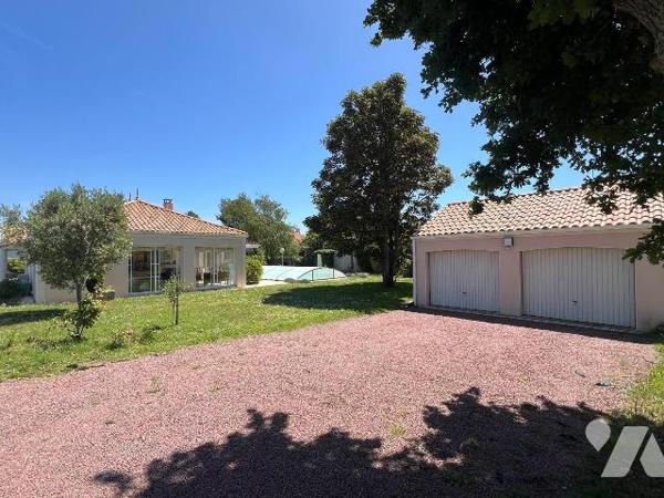 A VENDRE - LA BAULE - QUARTIER BAS GUEZY - BELLE MAISON DE PLAIN PIED AVEC PISCINE.
Dans secte...