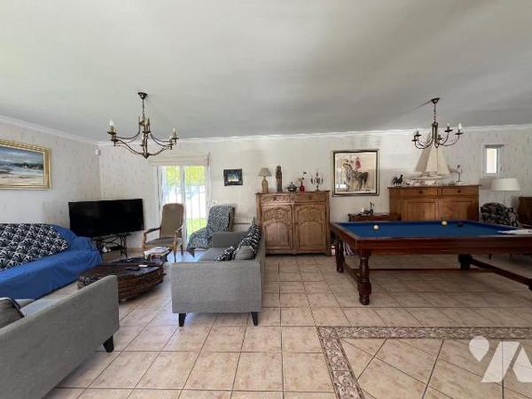 A VENDRE - LA BAULE - QUARTIER BAS GUEZY - BELLE MAISON DE PLAIN PIED AVEC PISCINE.
Dans secte...