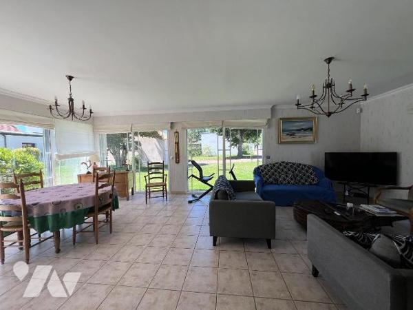A VENDRE - LA BAULE - QUARTIER BAS GUEZY - BELLE MAISON DE PLAIN PIED AVEC PISCINE.
Dans secte...