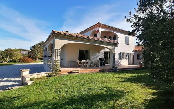 Maison à vendre    5 pièces • 205 m2 Meschers-sur-Gironde
