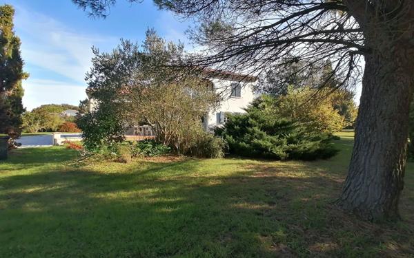 Maison à vendre    5 pièces • 205 m2 Meschers-sur-Gironde