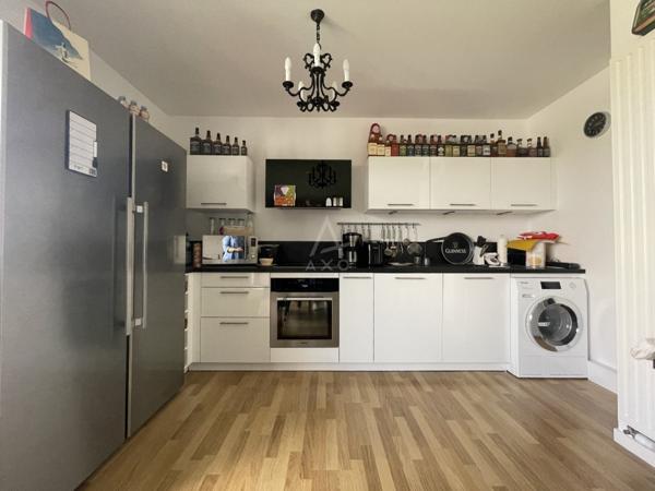 VIAGER Sans RENTE- DUH - Appartement T4 de surface 97 M2 avec 3 chambres et grande terrasse denrier étage immeuble  2023 -  à Chantepie 4 km de  Rennes