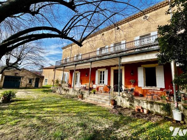 Maison de maître de 250 m² CHUSCLAN avec piscine