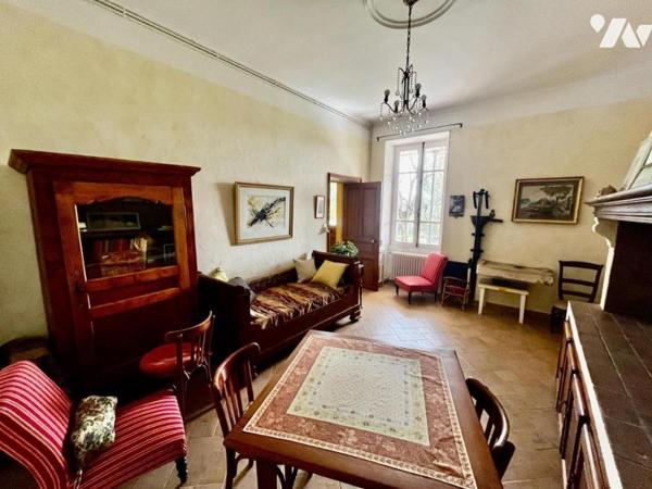 Maison de maître de 250 m² CHUSCLAN avec piscine