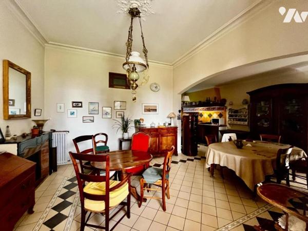 Maison de maître de 250 m² CHUSCLAN avec piscine