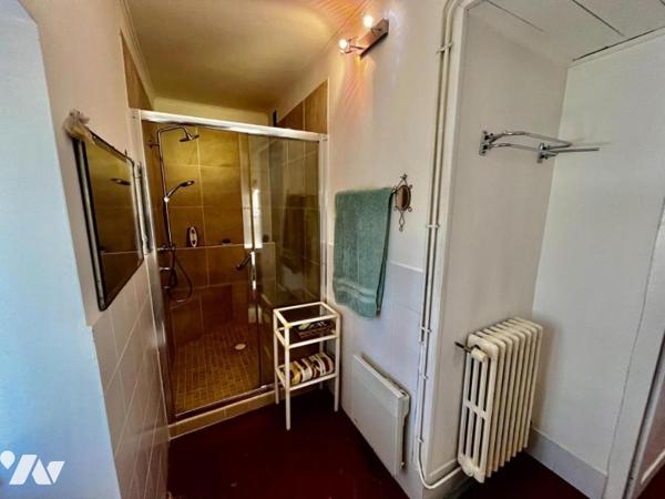 Maison de maître de 250 m² CHUSCLAN avec piscine