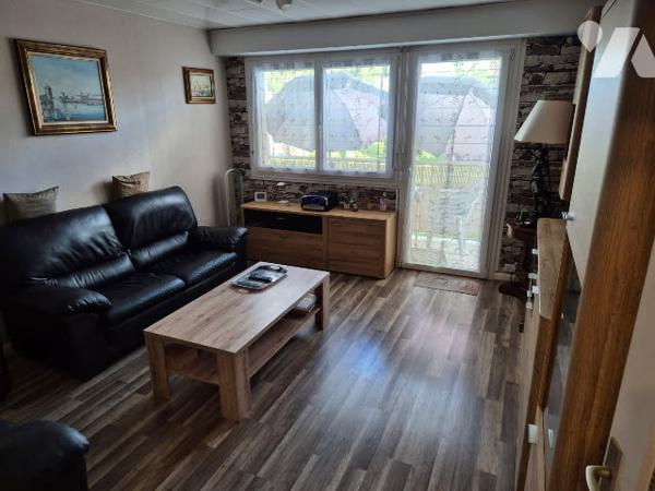 Appartement T4 au demi RDC avec grand balcon exposé Sud/Est