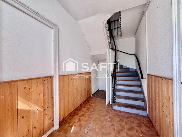 Investissement locatif : 3 appartements de type : T4 en rez de chaussé, et 2x T3 à l'étage.