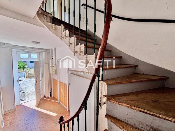 Investissement locatif : 3 appartements de type : T4 en rez de chaussé, et 2x T3 à l'étage.