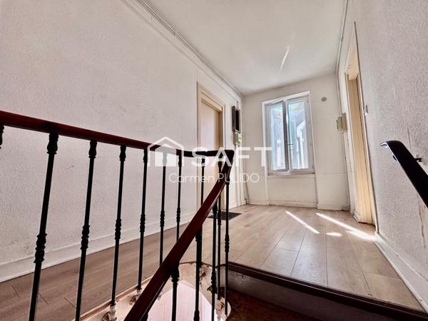 Investissement locatif : 3 appartements de type : T4 en rez de chaussé, et 2x T3 à l'étage.