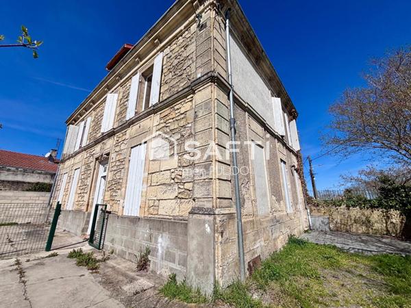 Investissement locatif : 3 appartements de type : T4 en rez de chaussé, et 2x T3 à l'étage.