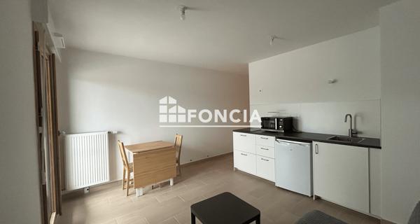 Location Studio meublé 26.4 m² - Voisins-le-bretonneux 78960