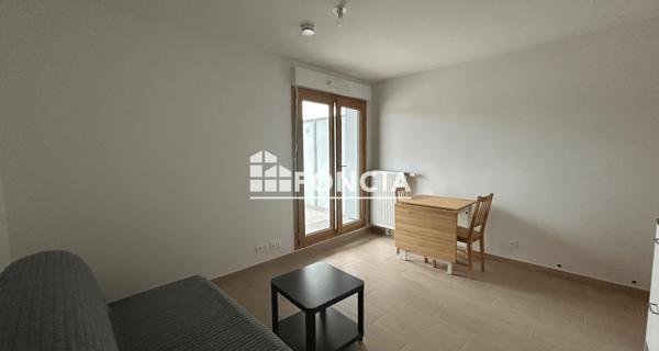 Location Studio meublé 26.4 m² - Voisins-le-bretonneux 78960