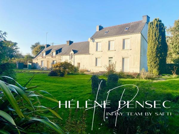 Ensemble immobilier composé de 2 maisons, garage, annexes et jardin de 2 140 m² environ.