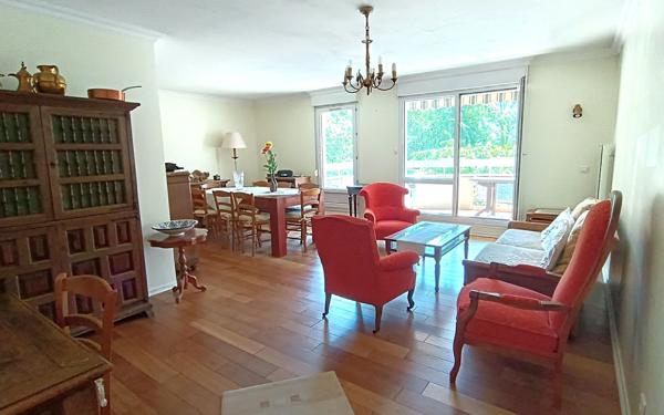 Appartement à vendre    4 pièces • 101,32 m2 Saint-Genis-Laval