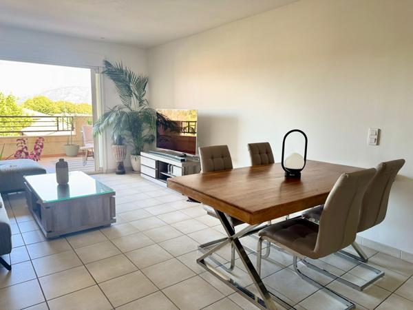 Bel Appartement en Résidence de Haut Standing en Ville au Calme