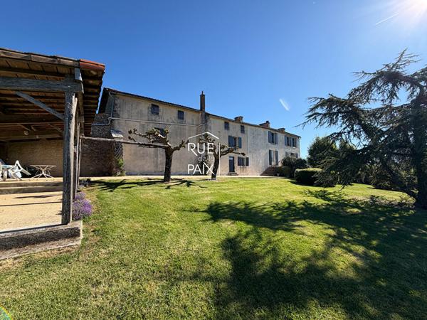 79400 EXIREUIL Très belle propriété - Cadre privilégié - Aux portes de Saint Maixent L'école