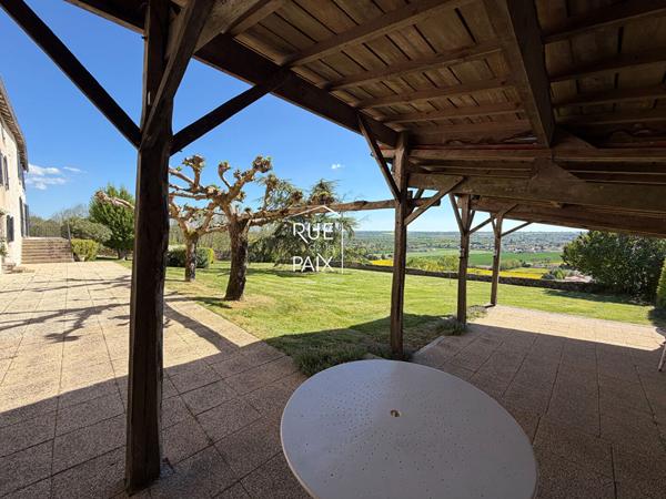 79400 EXIREUIL Très belle propriété - Cadre privilégié - Aux portes de Saint Maixent L'école