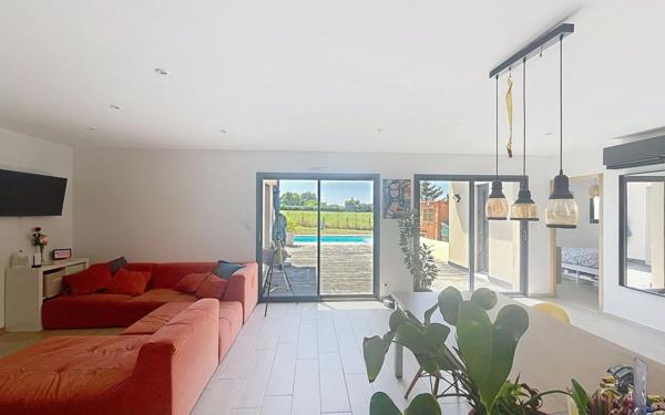 Maison à vendre    5 pièces • 127 m2 Vendat