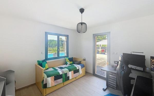 Maison à vendre    5 pièces • 127 m2 Vendat