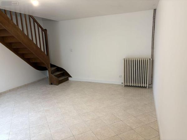 Maison à louer à La Chapelle-du-Noyer dans l'Eure-et-Loir (28200), ref : JR/975