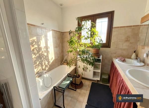 Vente                                                      Villa
                        
                     4 pièces                      130 m2                     à Carros