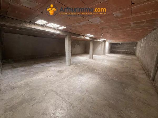 Vente                                                      Maison
                        
                     13 pièces                      400 m2                     à Saint-Jean-d'Aigues-Vives