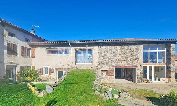 RETOURNAC ! EXCLUSIVITE Ancien corps de ferme de 200 m2 rénové sur 1000 m2 de terrain clos et plat