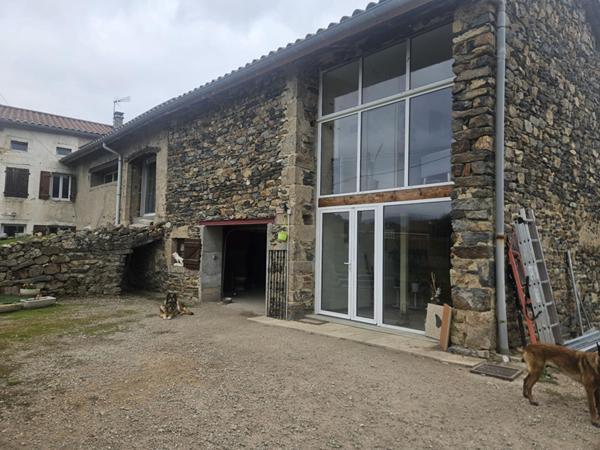 RETOURNAC ! EXCLUSIVITE Ancien corps de ferme de 200 m2 rénové sur 1000 m2 de terrain clos et plat