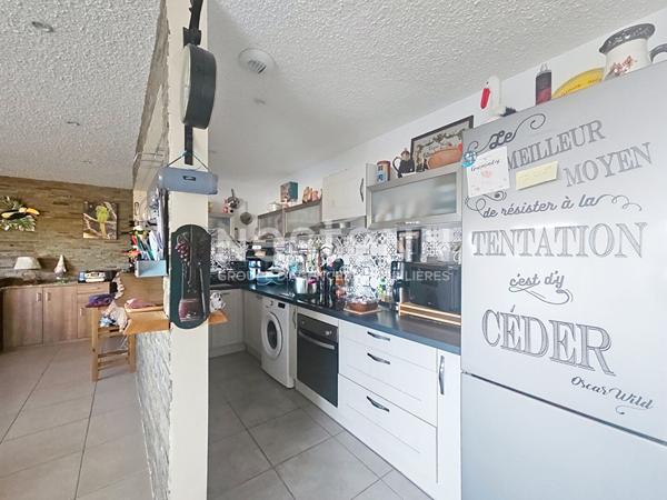 RETOURNAC ! EXCLUSIVITE Ancien corps de ferme de 200 m2 rénové sur 1000 m2 de terrain clos et plat