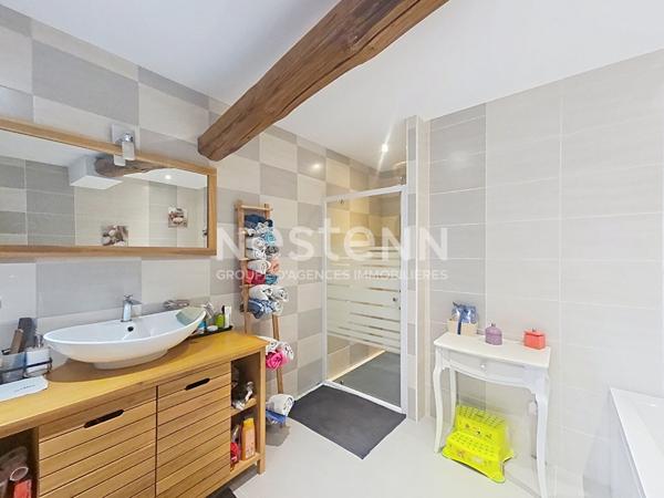 RETOURNAC ! EXCLUSIVITE Ancien corps de ferme de 200 m2 rénové sur 1000 m2 de terrain clos et plat